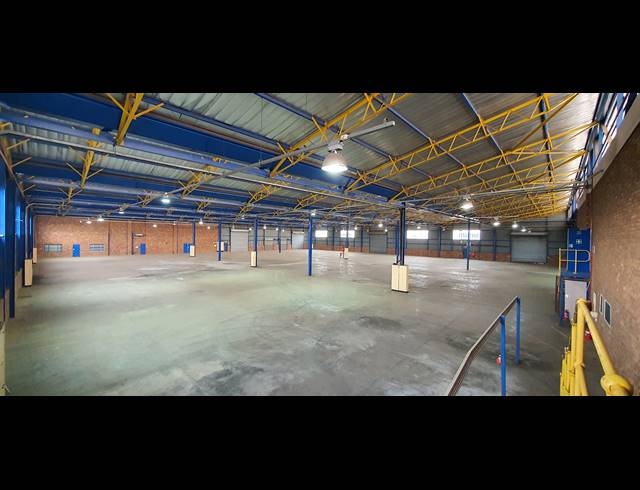 4,616M² WAREHOUSE TO LET IN CLAYVILLE